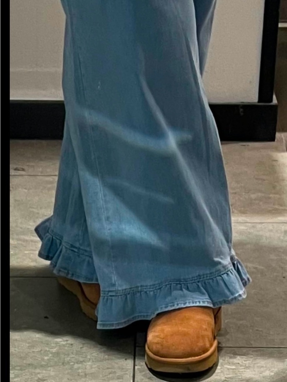 Wide-Leg High-Rise Dark Blue Jeans with Ruffle Hem